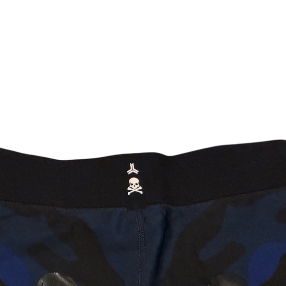 Women’s SoulCycle X UltraCor Black/ Blue Camo Skull Print Ankle Leggings: Size S - Picture 4 of 9